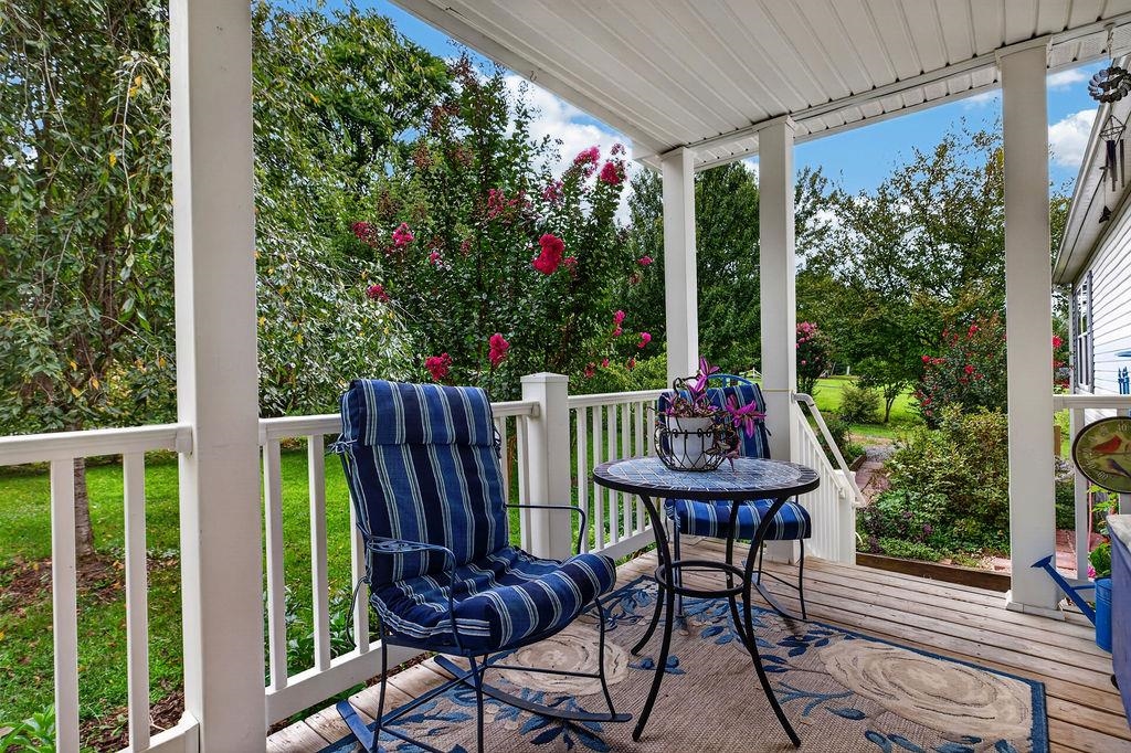 52 CLOVERDALE LN