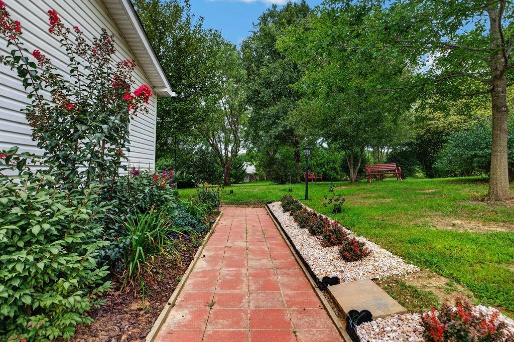 52 CLOVERDALE LN