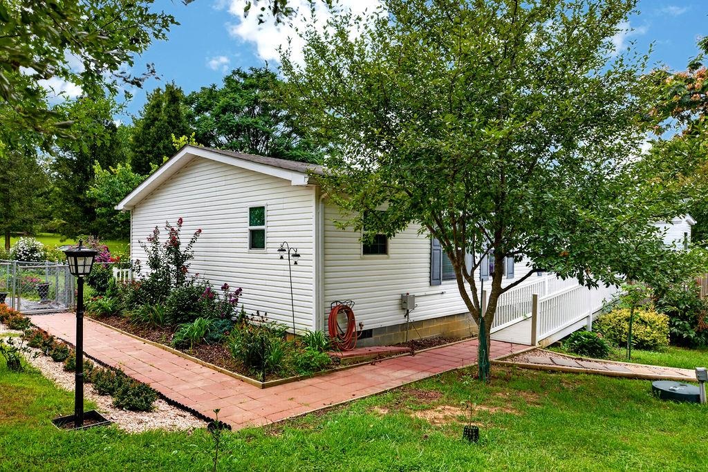 52 CLOVERDALE LN