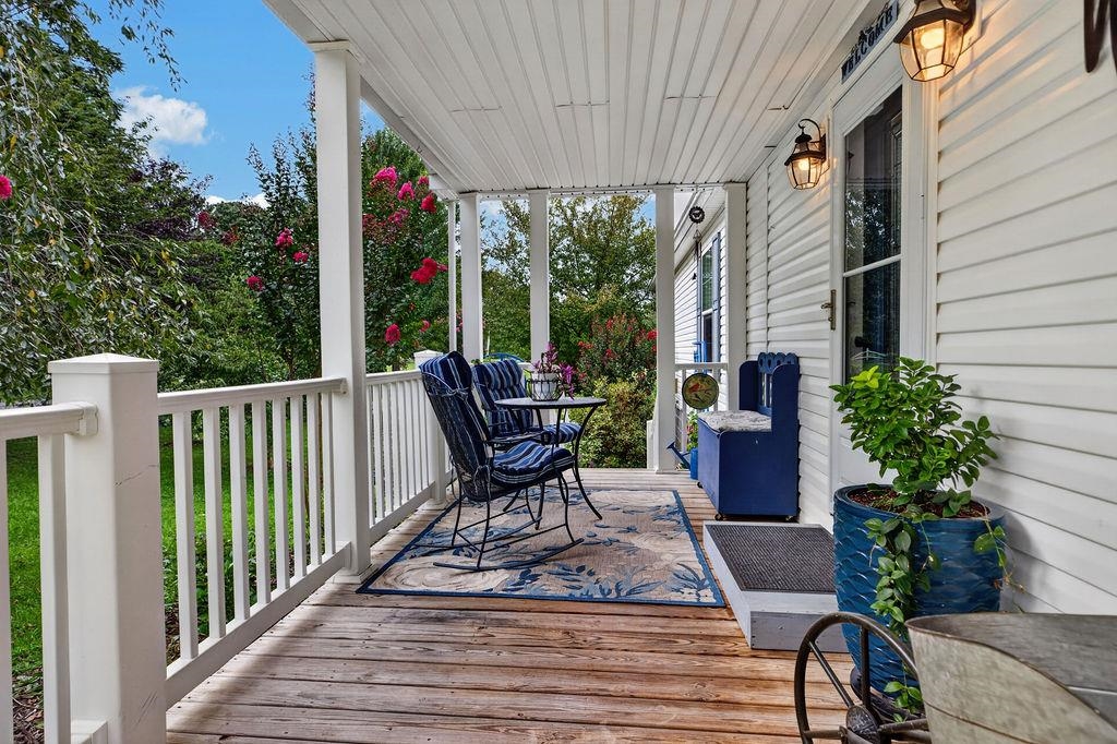 52 CLOVERDALE LN