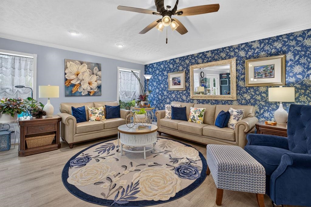 52 CLOVERDALE LN
