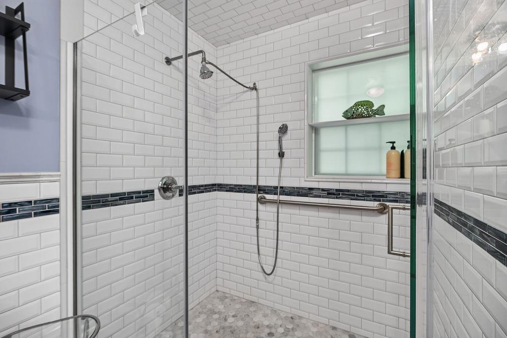 52 CLOVERDALE LN