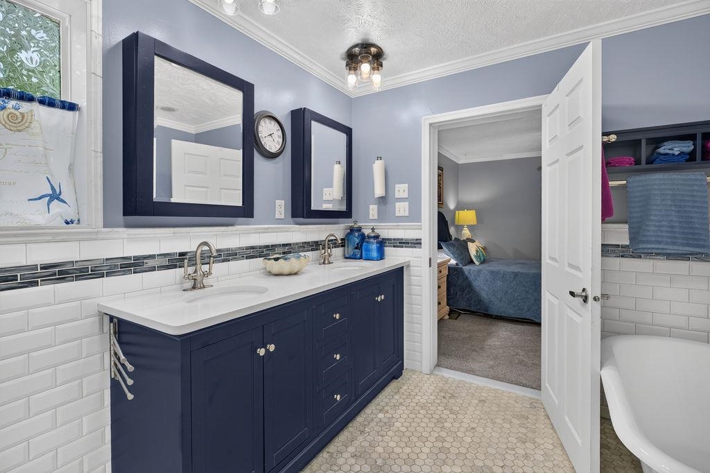 52 CLOVERDALE LN