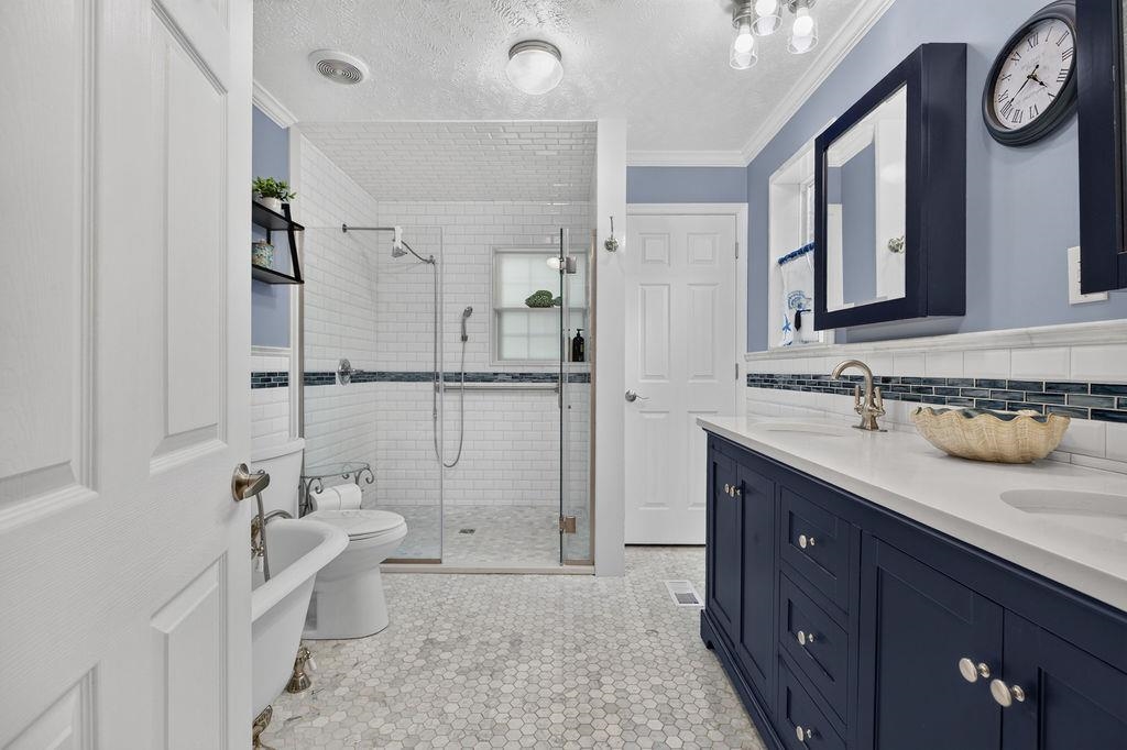 52 CLOVERDALE LN