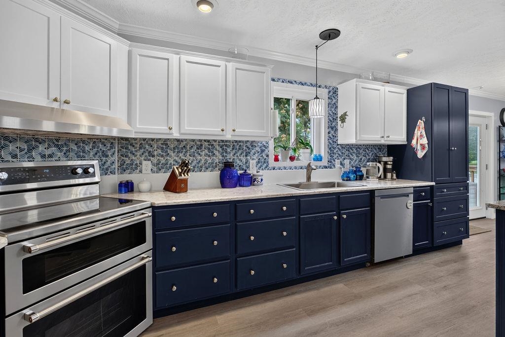 52 CLOVERDALE LN