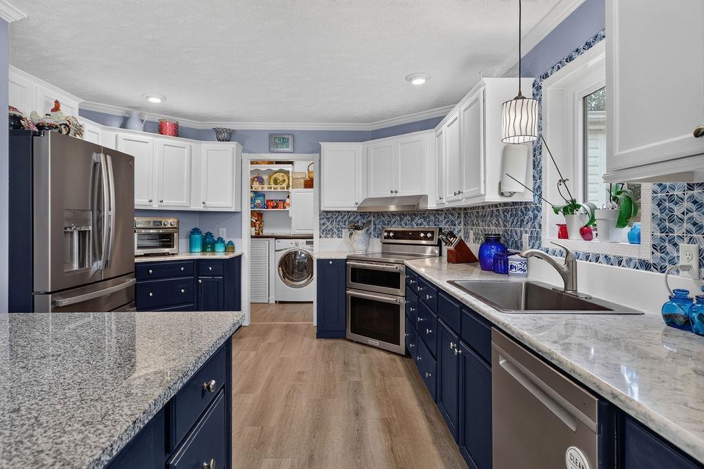 52 CLOVERDALE LN