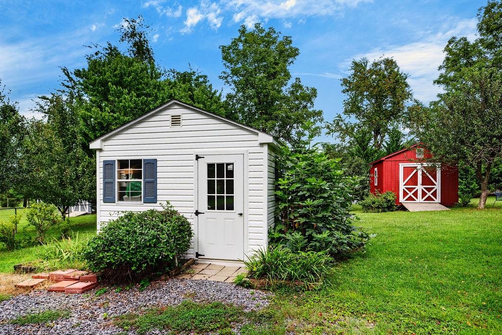 52 CLOVERDALE LN