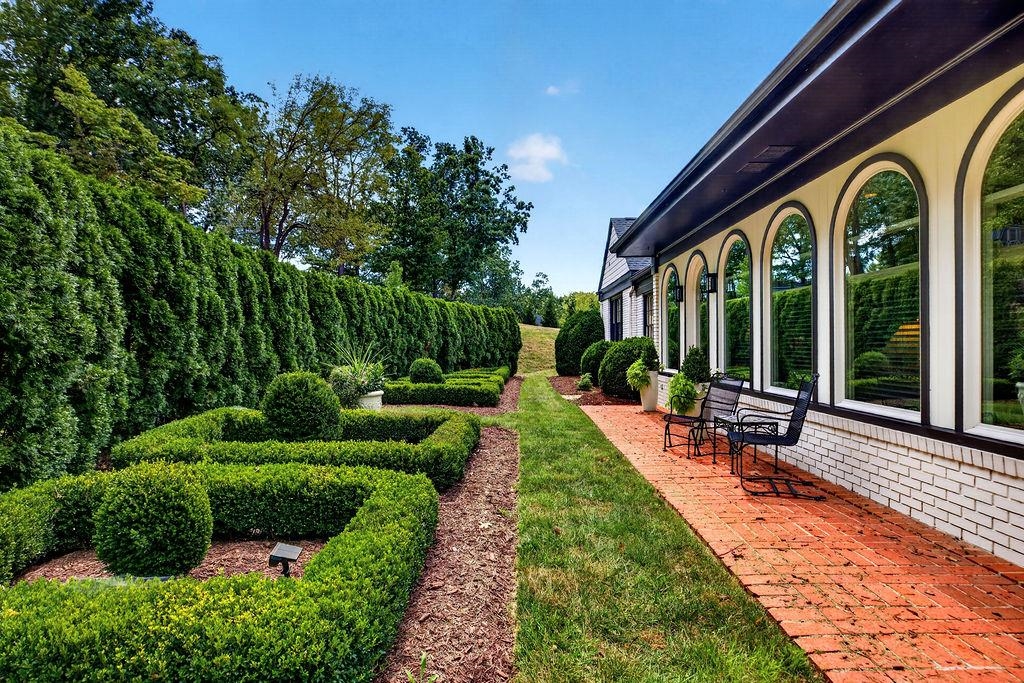 1431 DOGWOOD RD