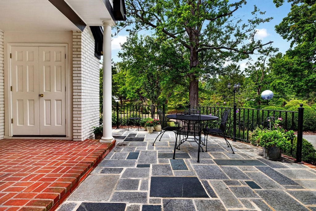 1431 DOGWOOD RD