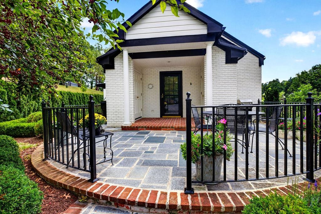 1431 DOGWOOD RD