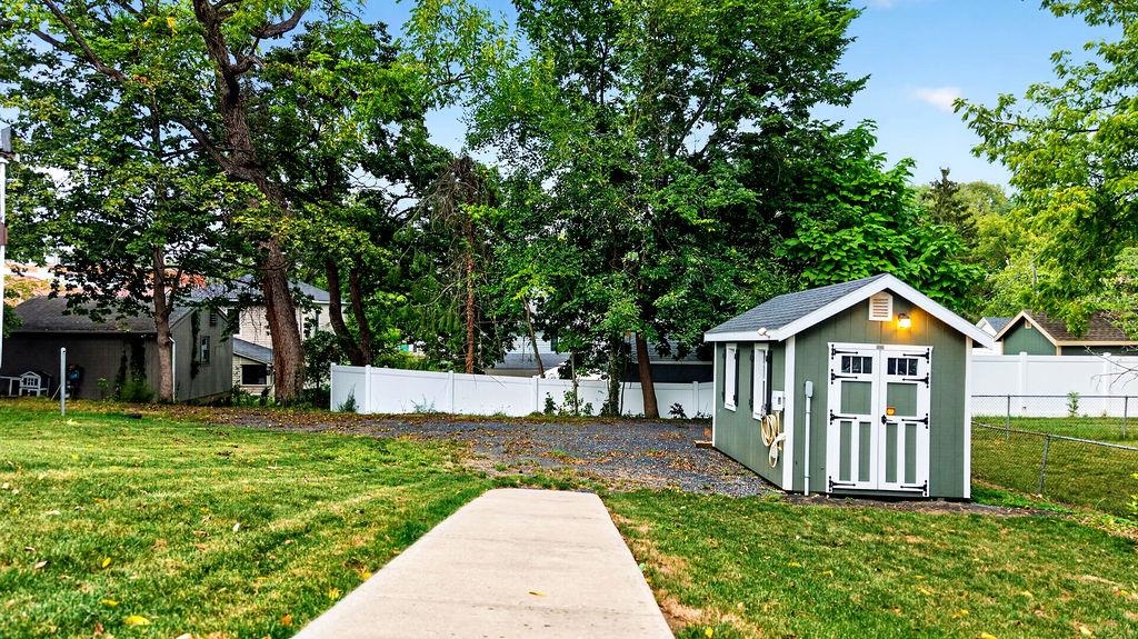 26 LAKE AVE