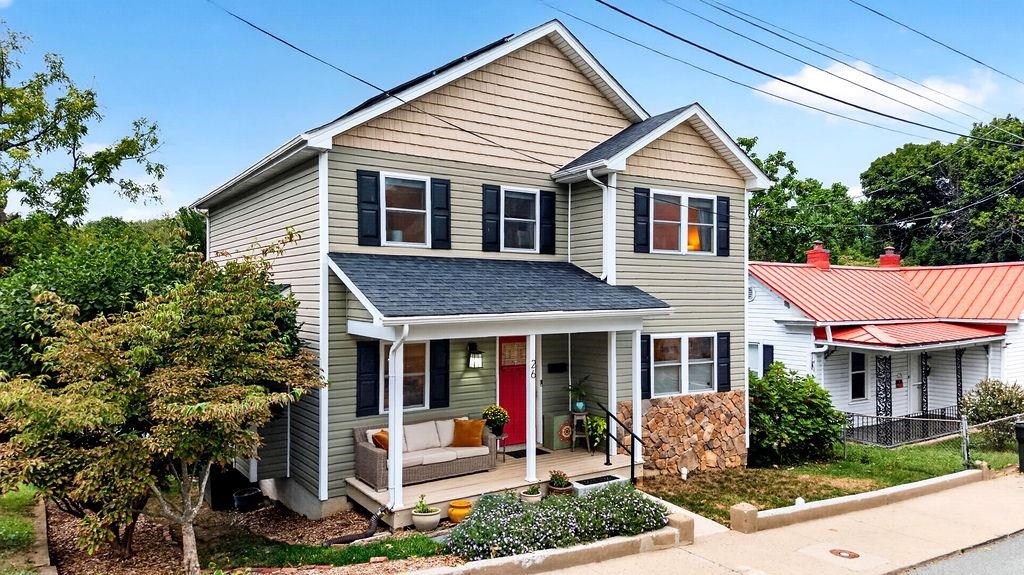 26 LAKE AVE