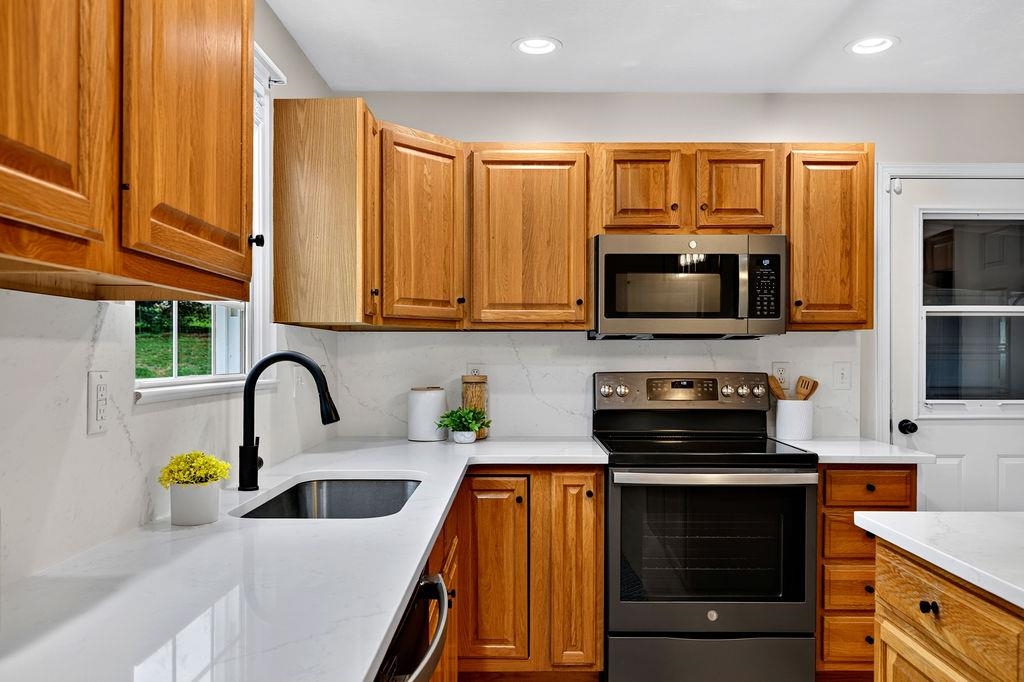 31 BAXTER CT
