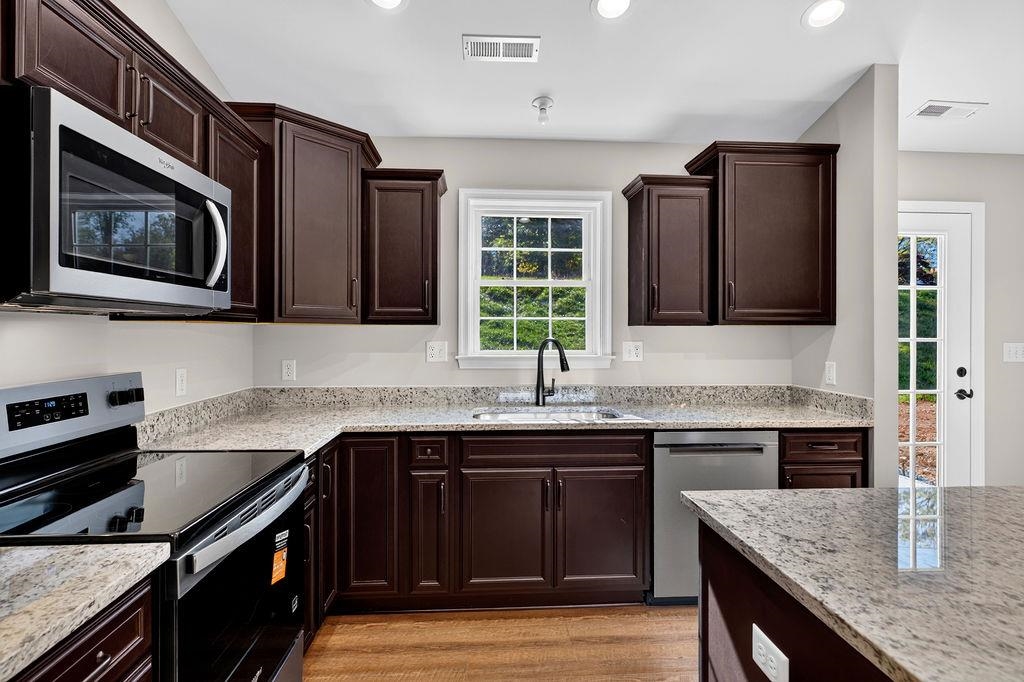 108 BROOK GLEN LN