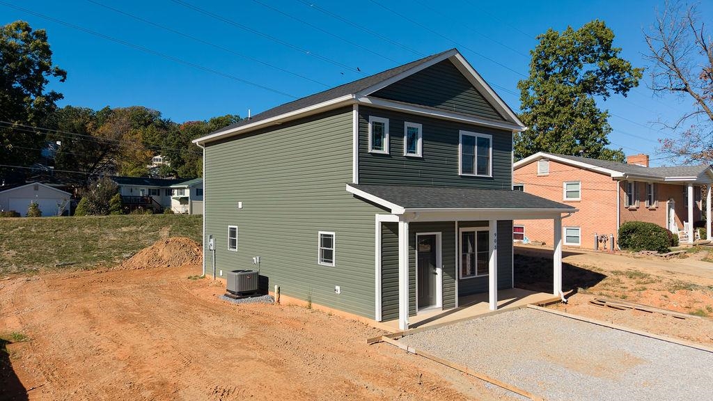 903 FISHER CIR