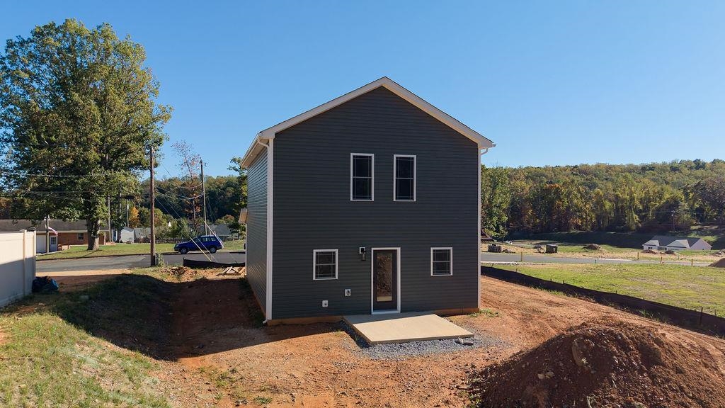 903 FISHER CIR
