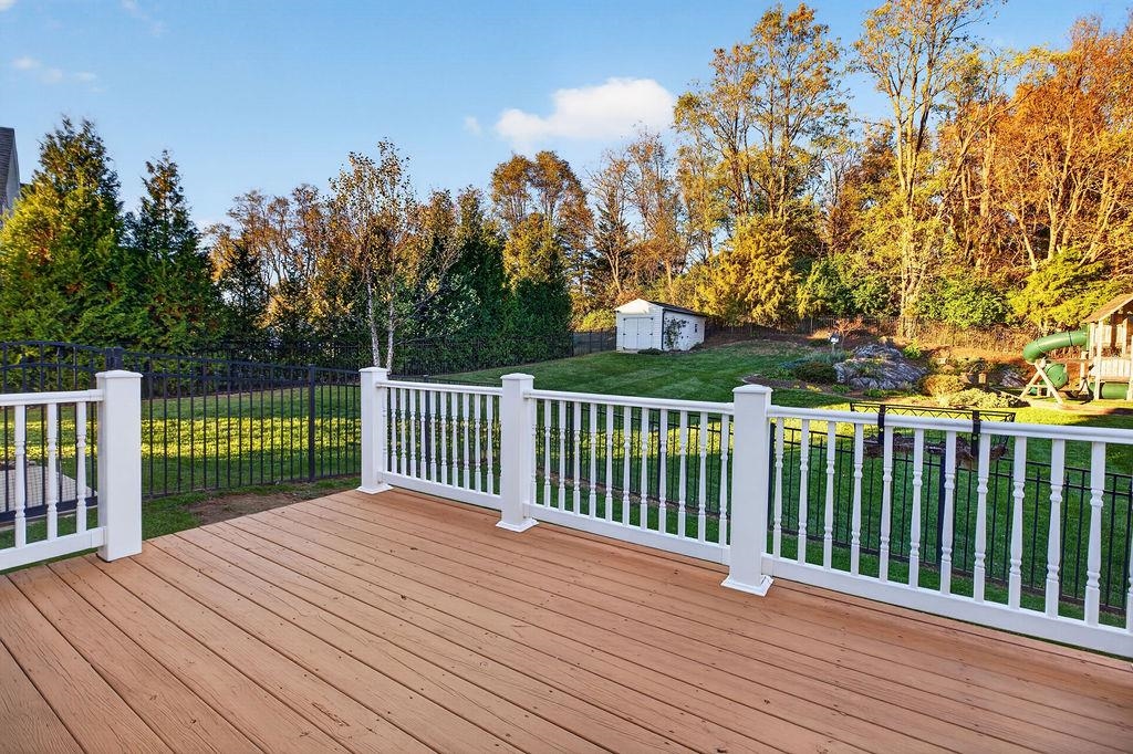 216 JOCELYN LN