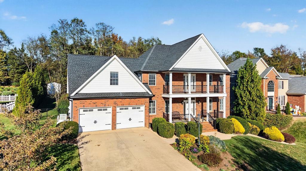 216 JOCELYN LN