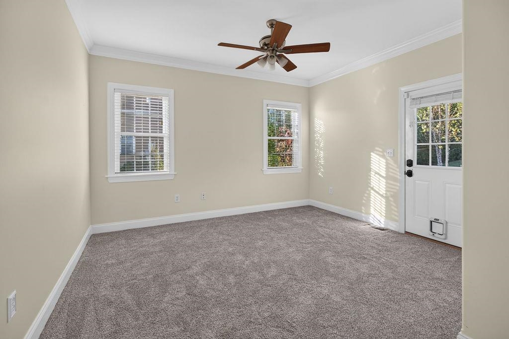 216 JOCELYN LN