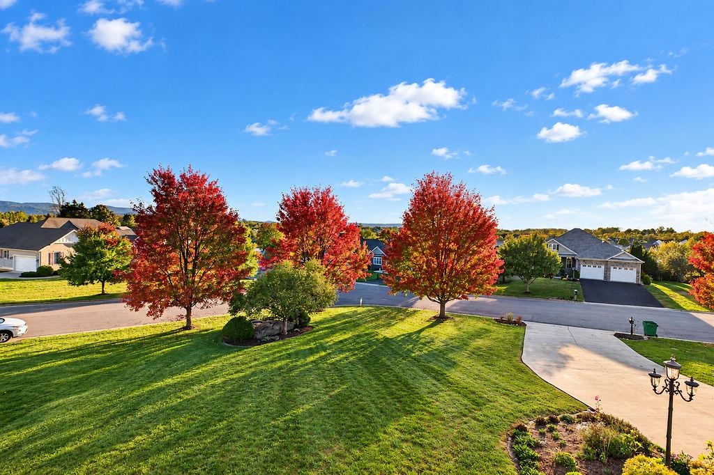 216 JOCELYN LN