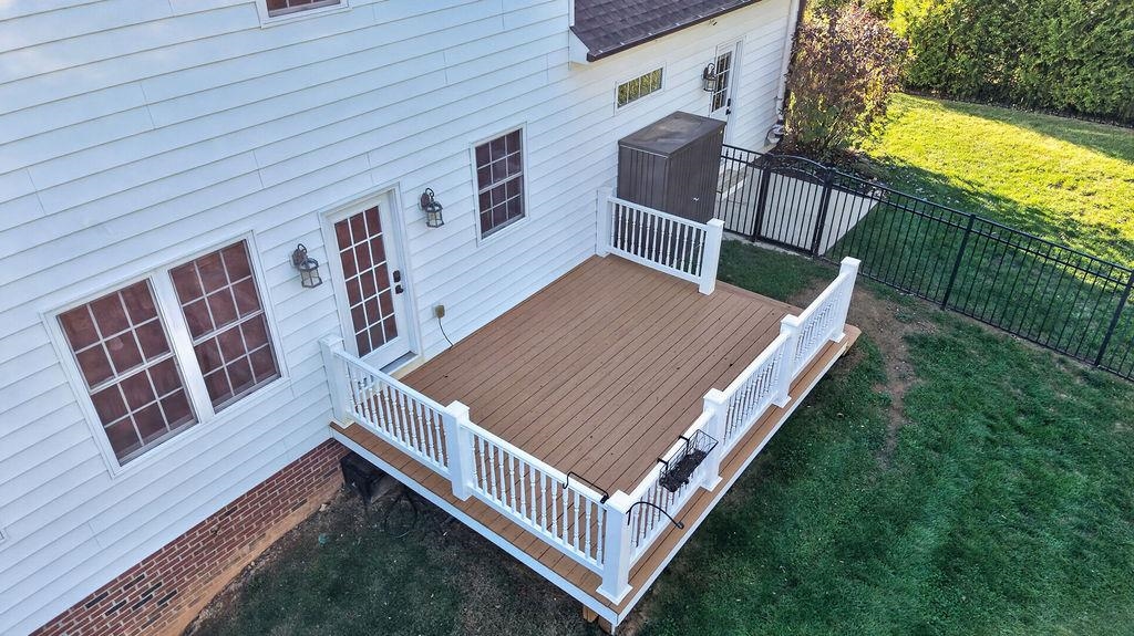 216 JOCELYN LN