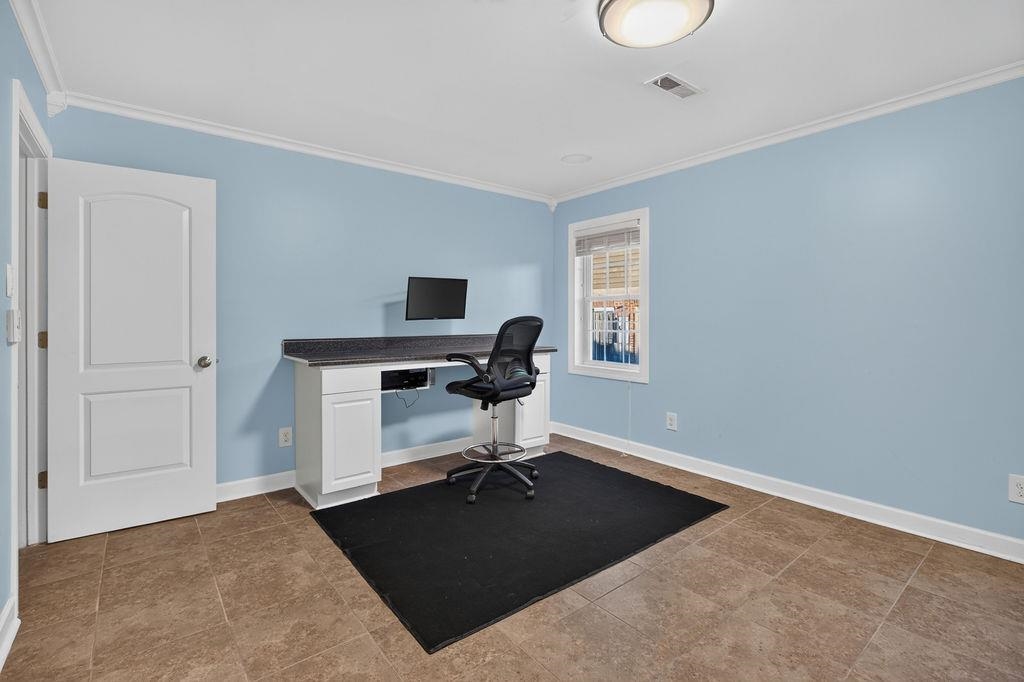 216 JOCELYN LN