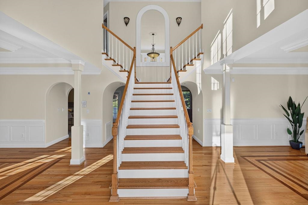 216 JOCELYN LN