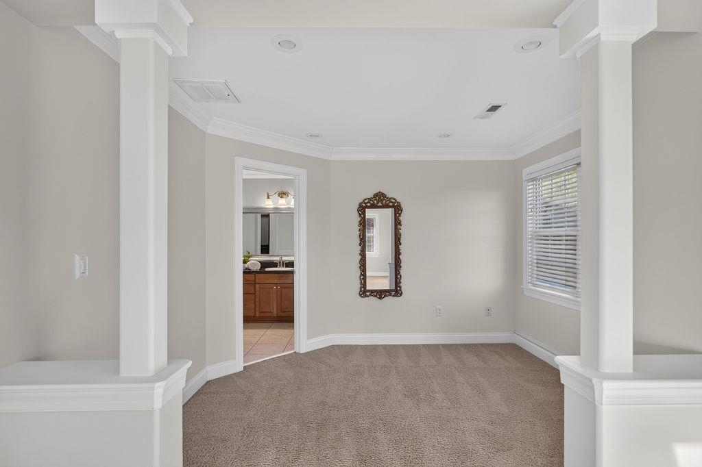 216 JOCELYN LN