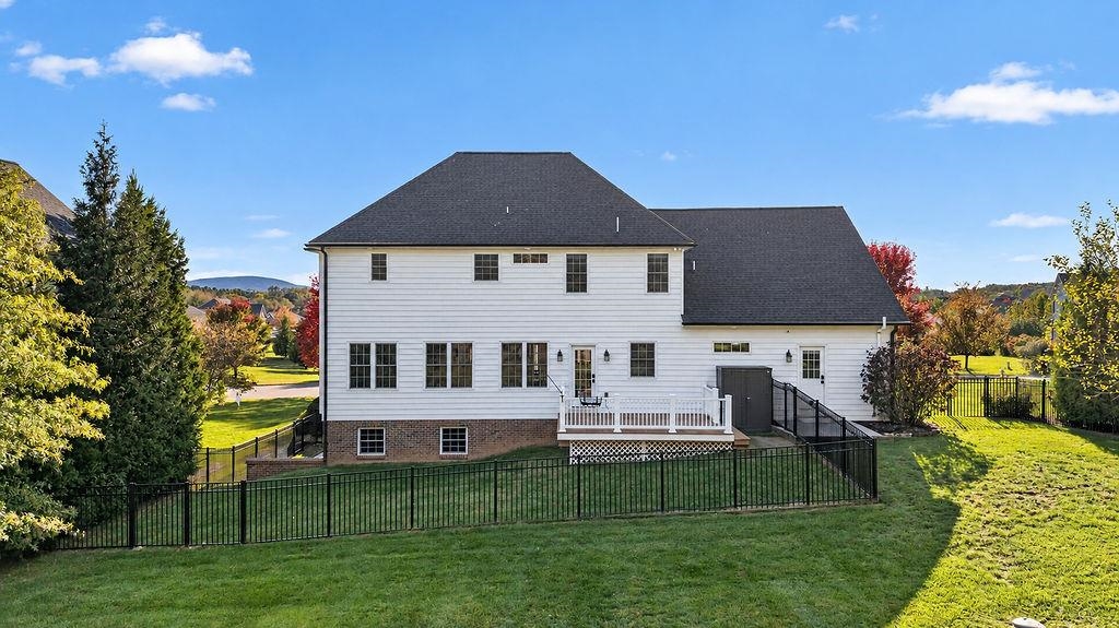 216 JOCELYN LN