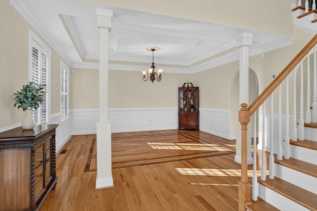 216 JOCELYN LN
