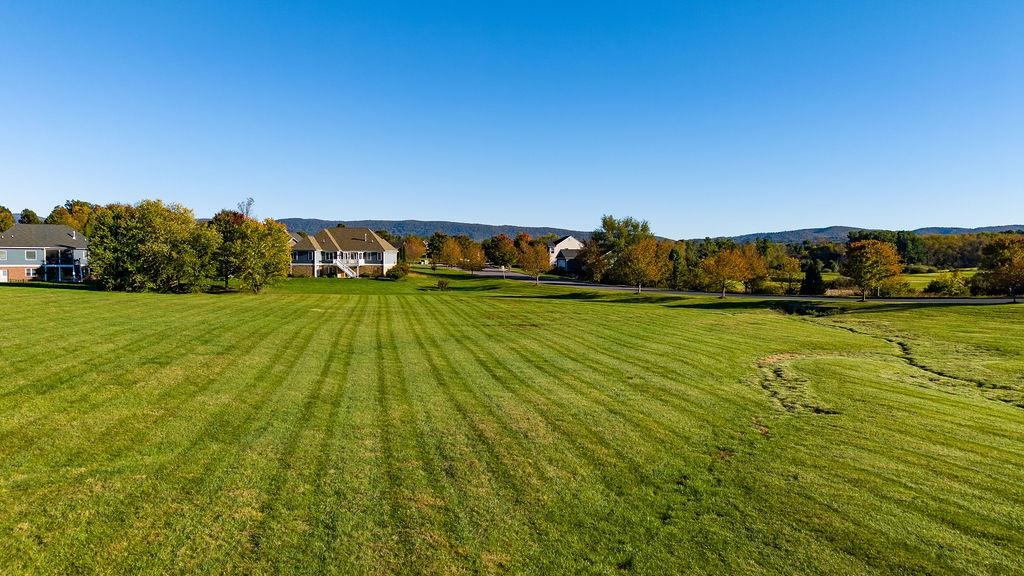 216 JOCELYN LN