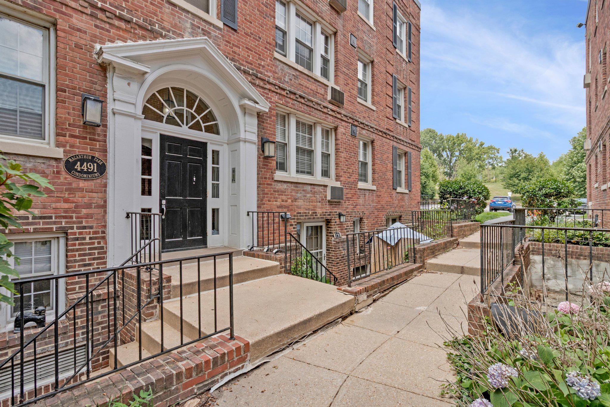 4491 NW MACARTHUR BOULEVARD NW Unit: 102
