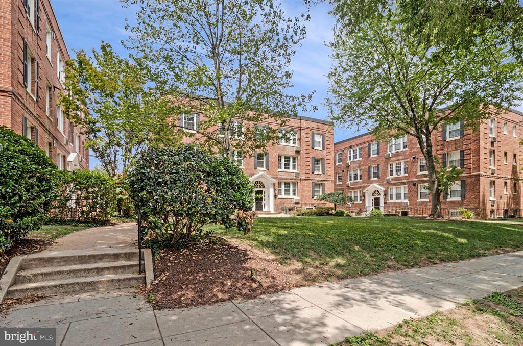 4491 NW MACARTHUR BOULEVARD NW Unit: 102
