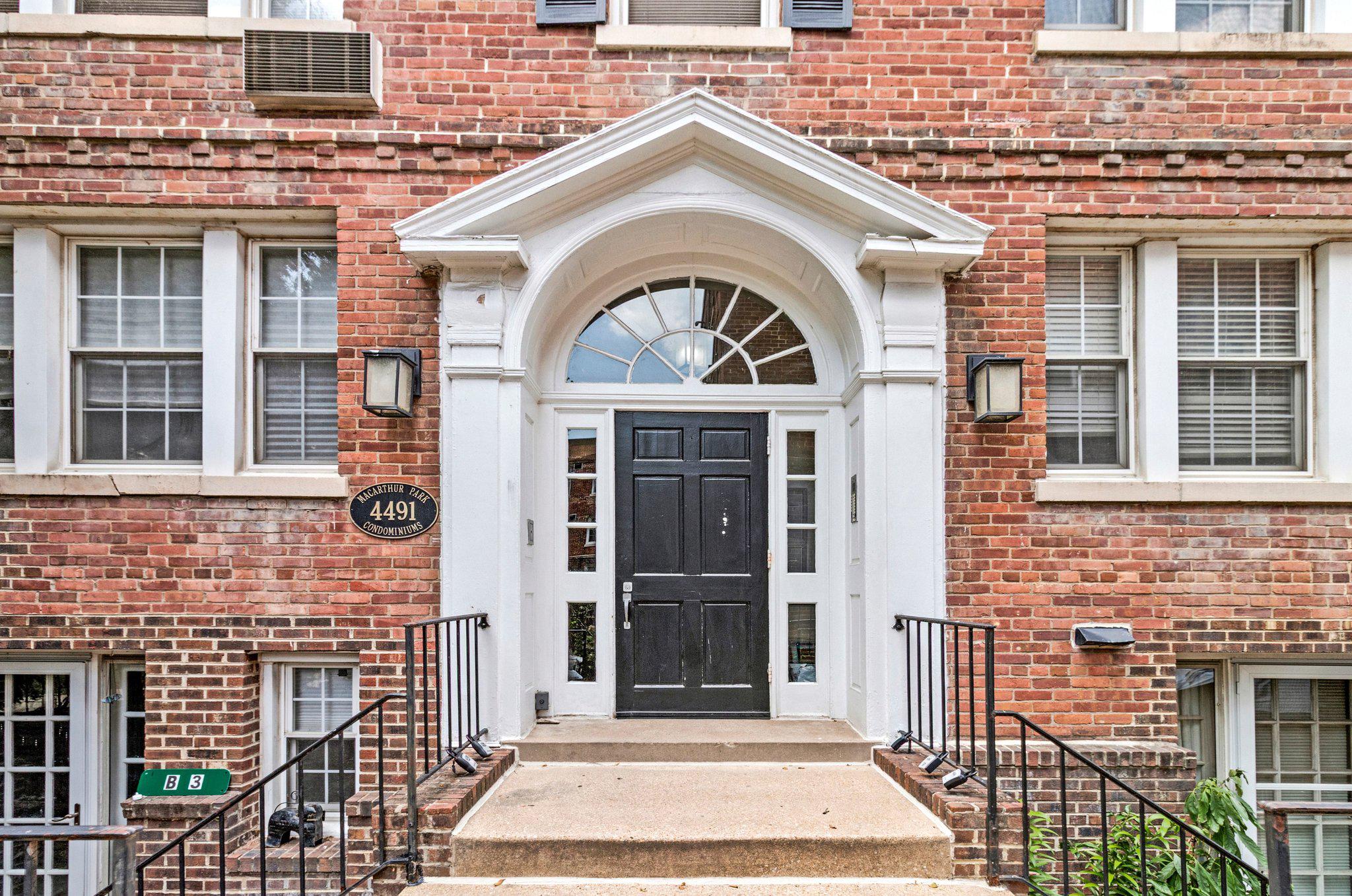 4491 NW MACARTHUR BOULEVARD NW Unit: 102