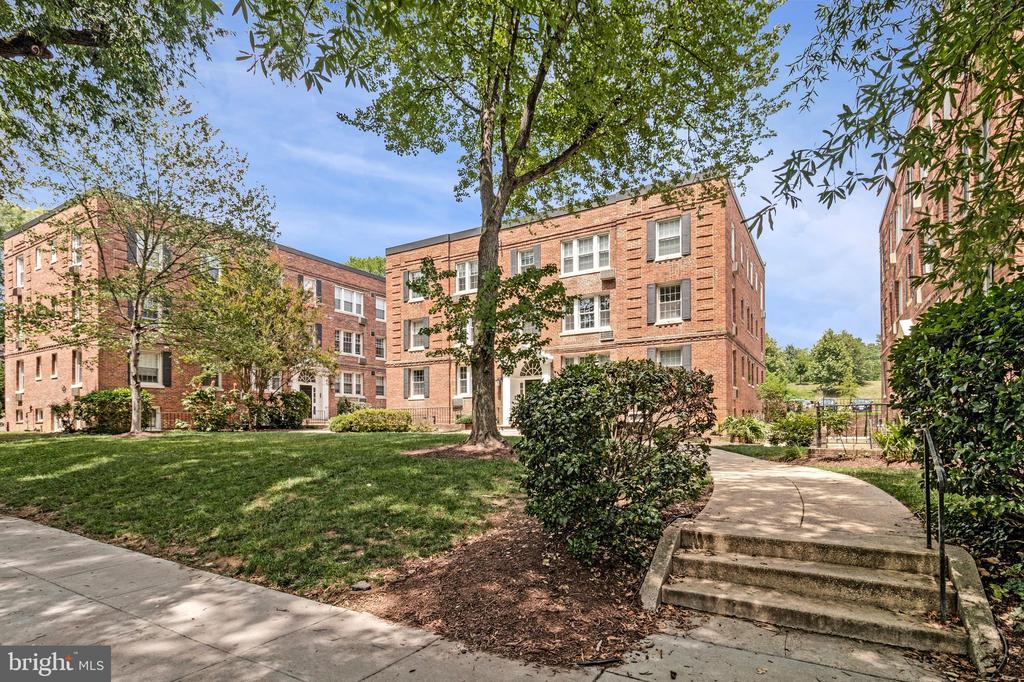 4491 NW MACARTHUR BOULEVARD NW Unit: 102