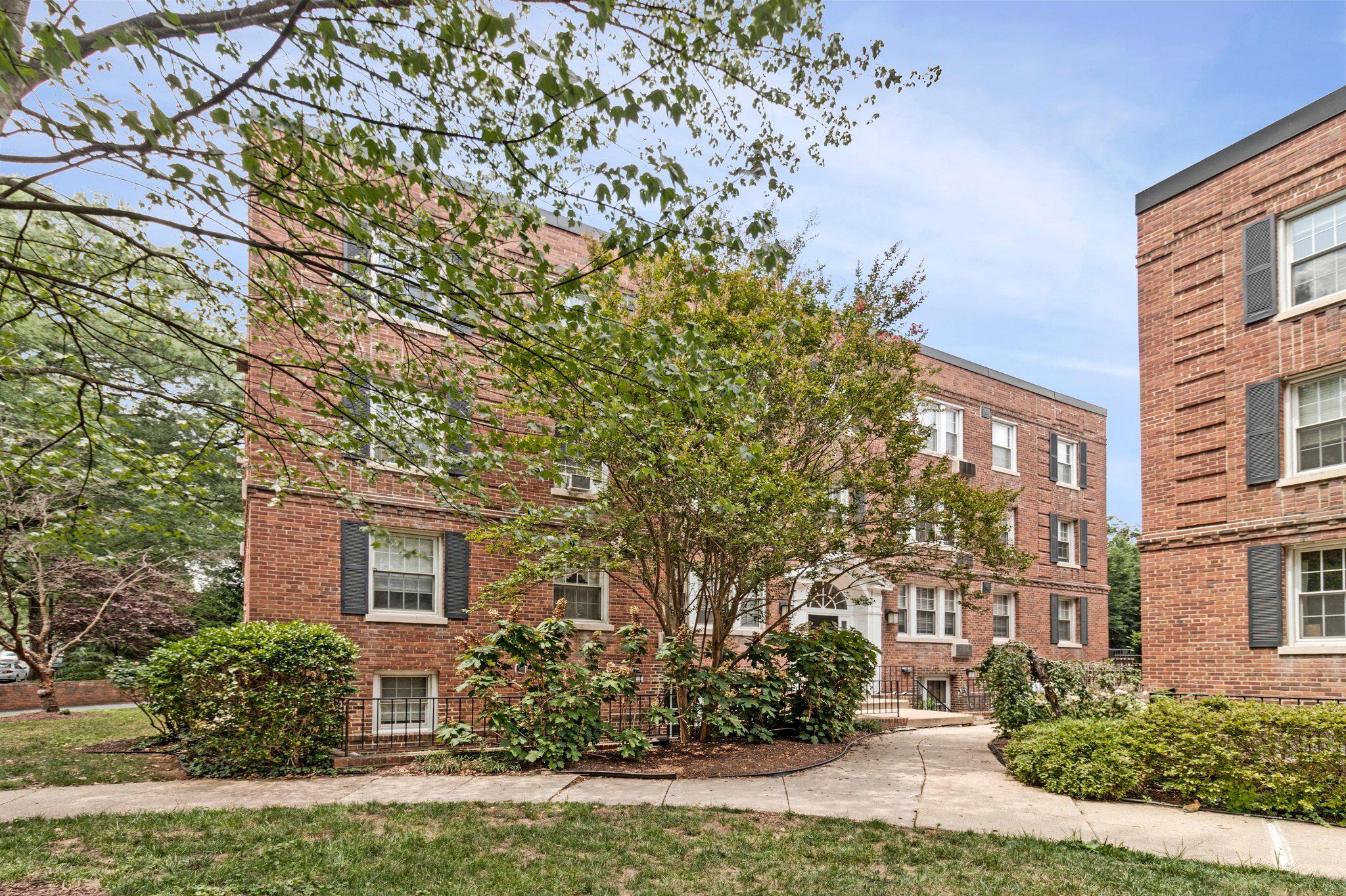 4491 NW MACARTHUR BOULEVARD NW Unit: 102