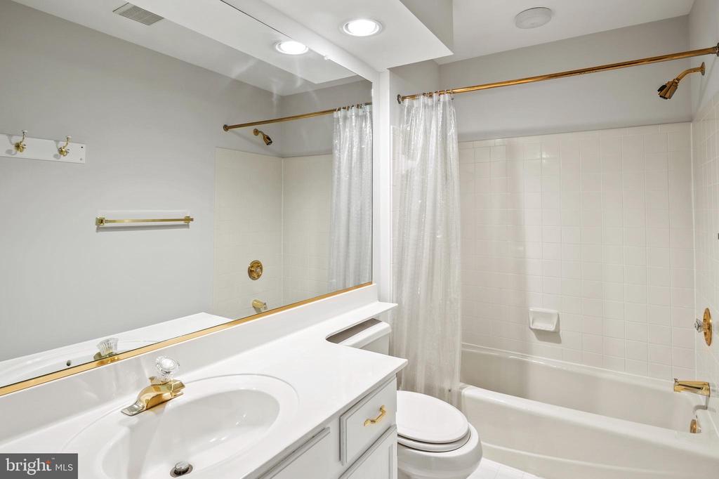 2800 MOCKINGBIRD COURT