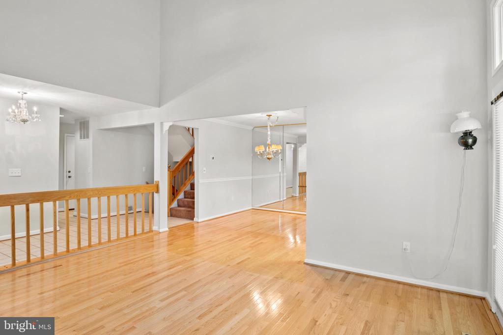2800 MOCKINGBIRD COURT