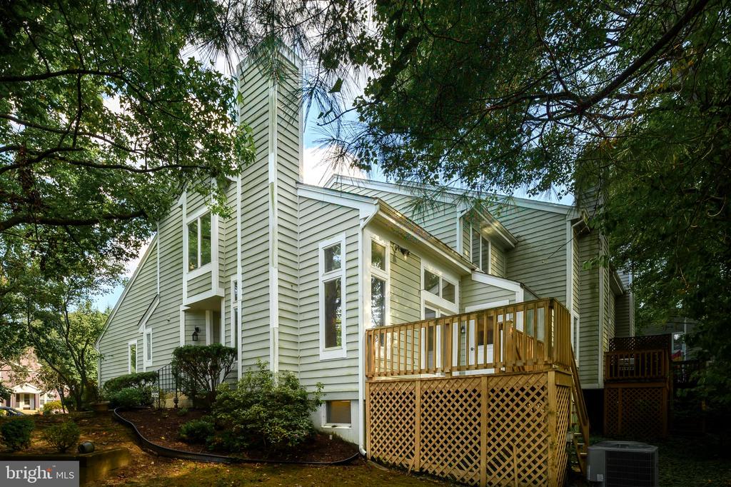 2800 MOCKINGBIRD COURT