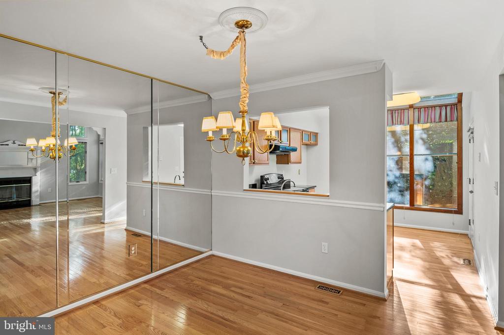 2800 MOCKINGBIRD COURT