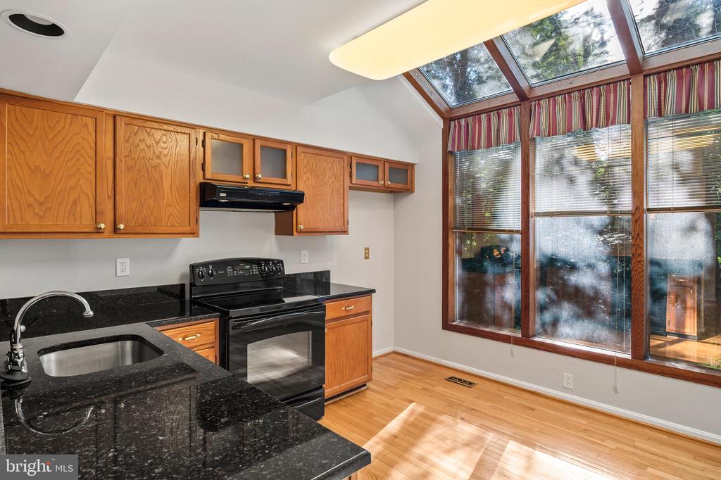 2800 MOCKINGBIRD COURT