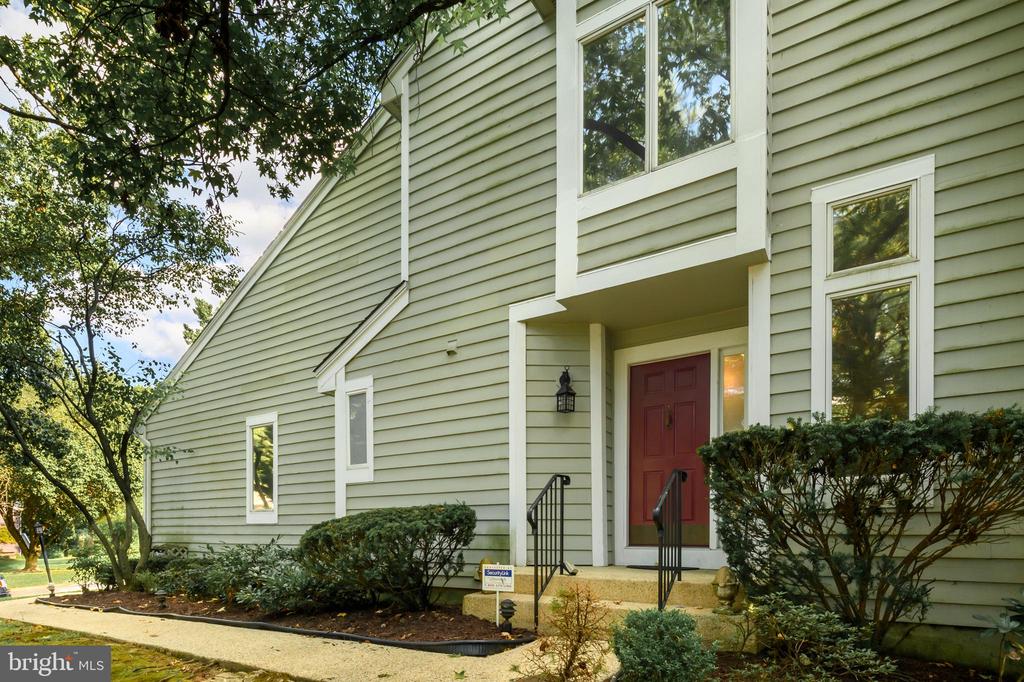 2800 MOCKINGBIRD COURT
