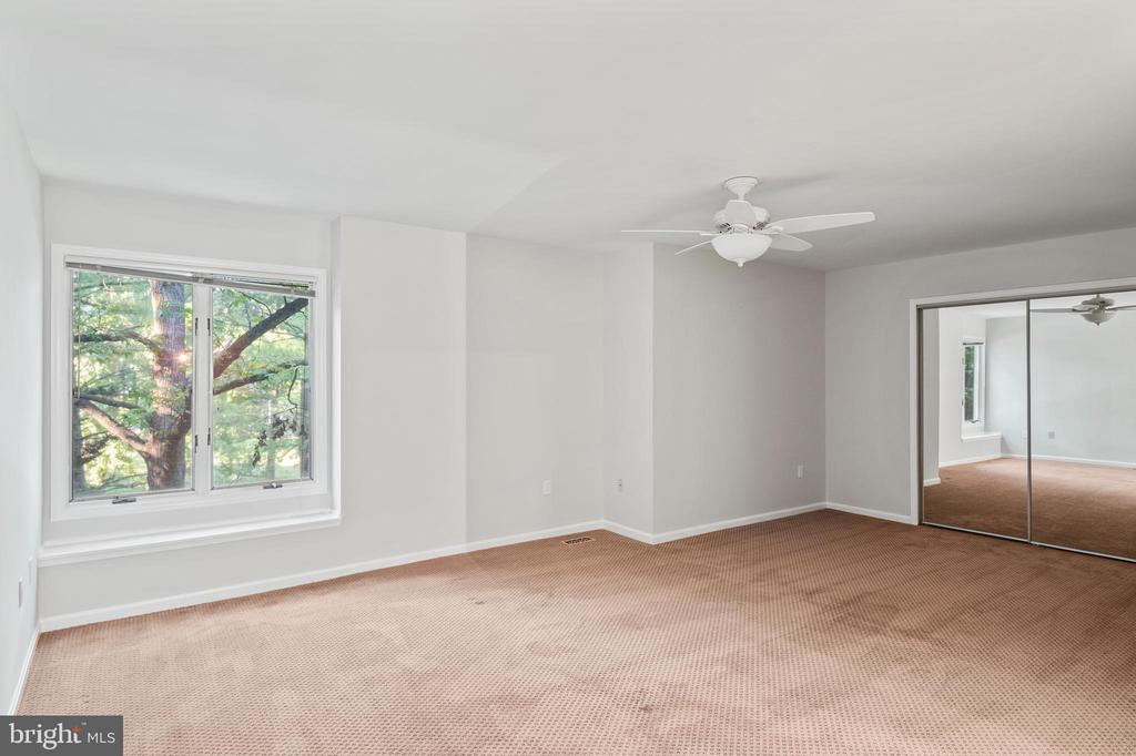 2800 MOCKINGBIRD COURT