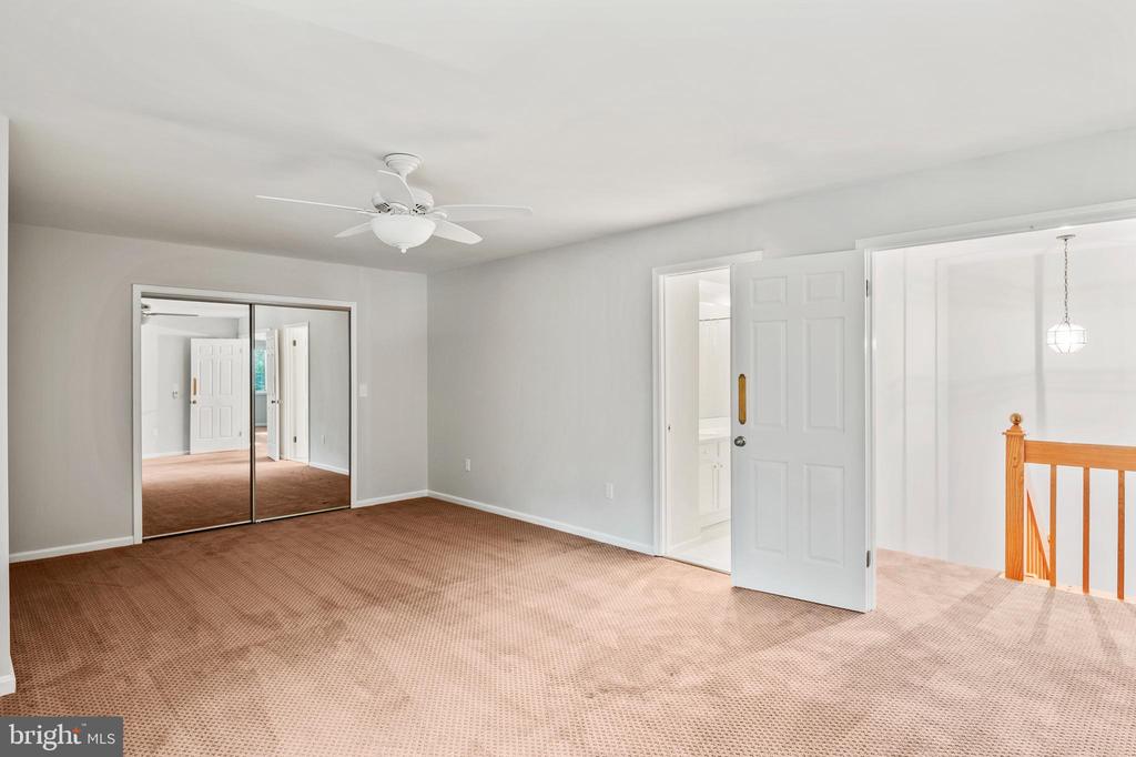 2800 MOCKINGBIRD COURT