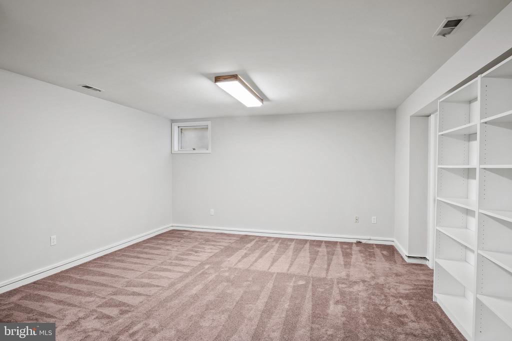 2800 MOCKINGBIRD COURT