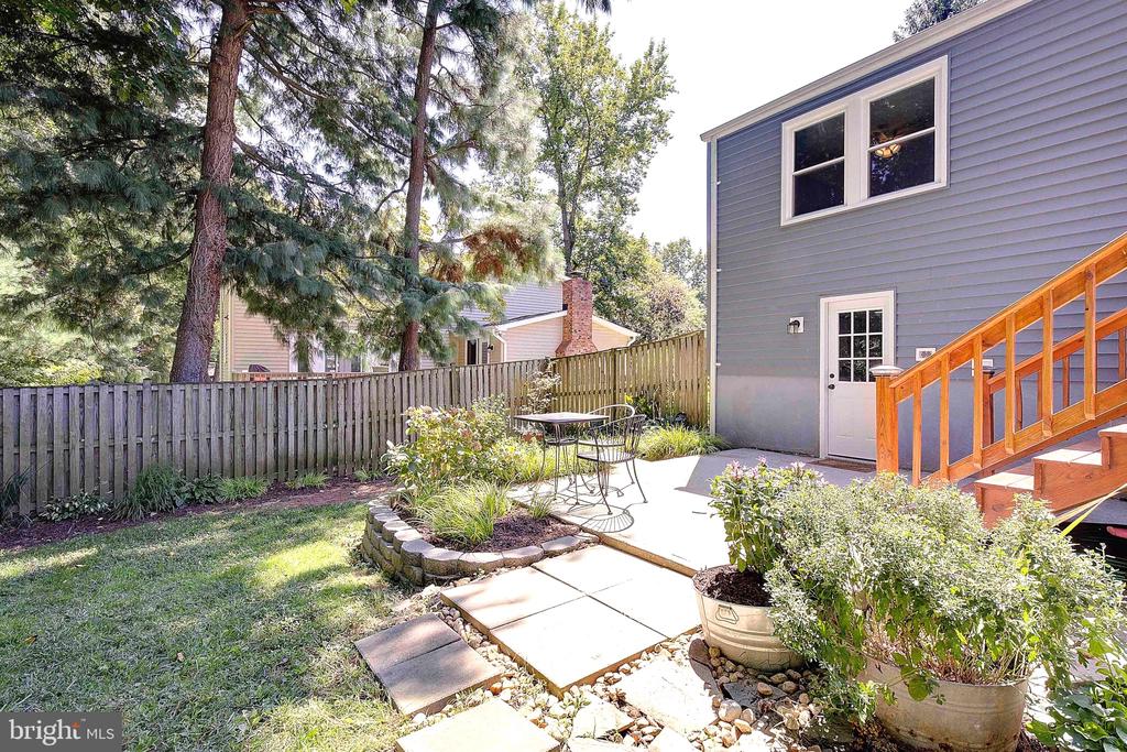1479 AMBERWOOD DRIVE N
