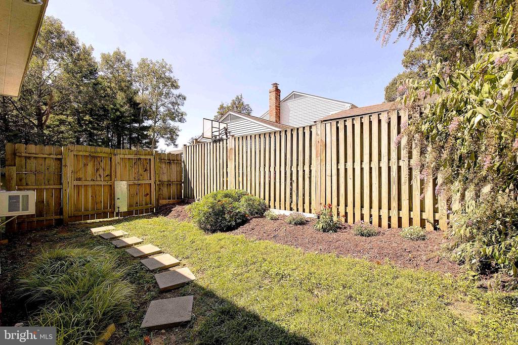 1479 AMBERWOOD DRIVE N