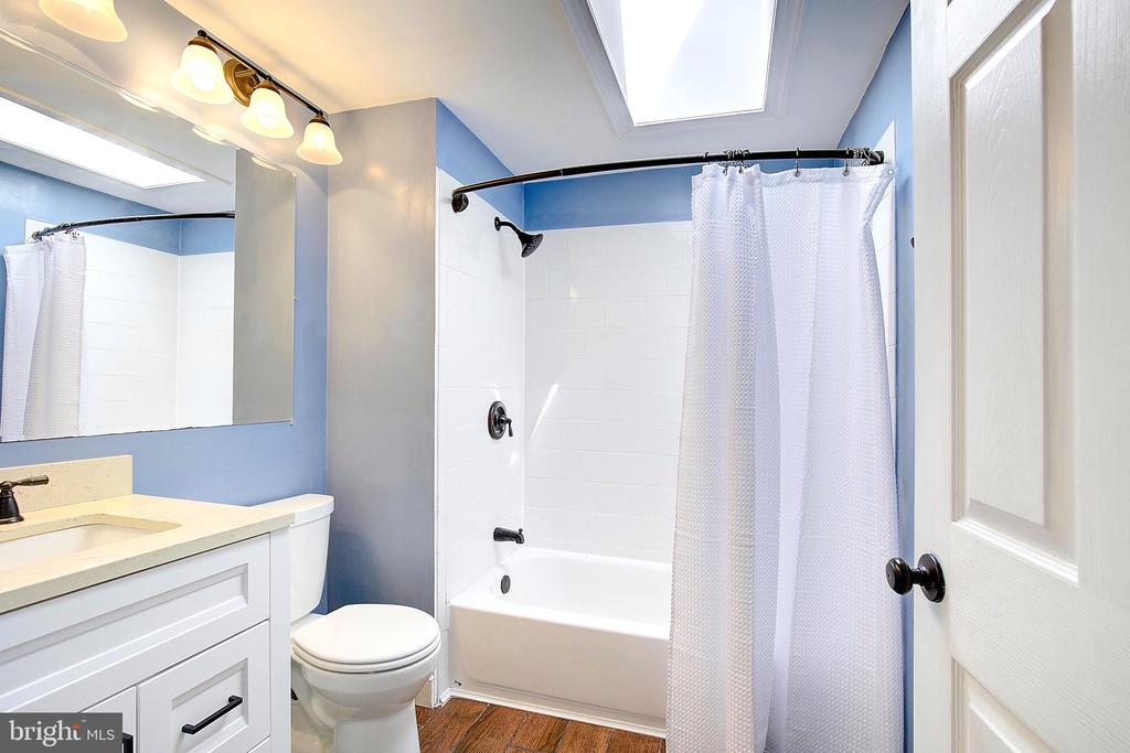 1479 AMBERWOOD DRIVE N