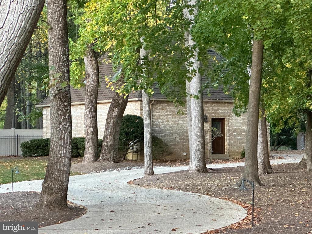 31 SHADOW POINT COURT