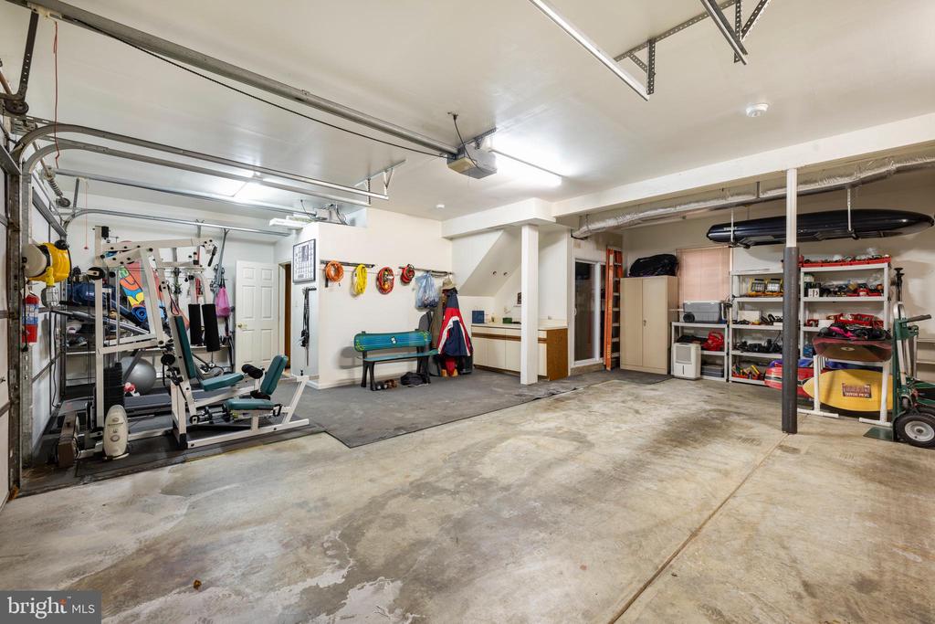 31 SHADOW POINT COURT